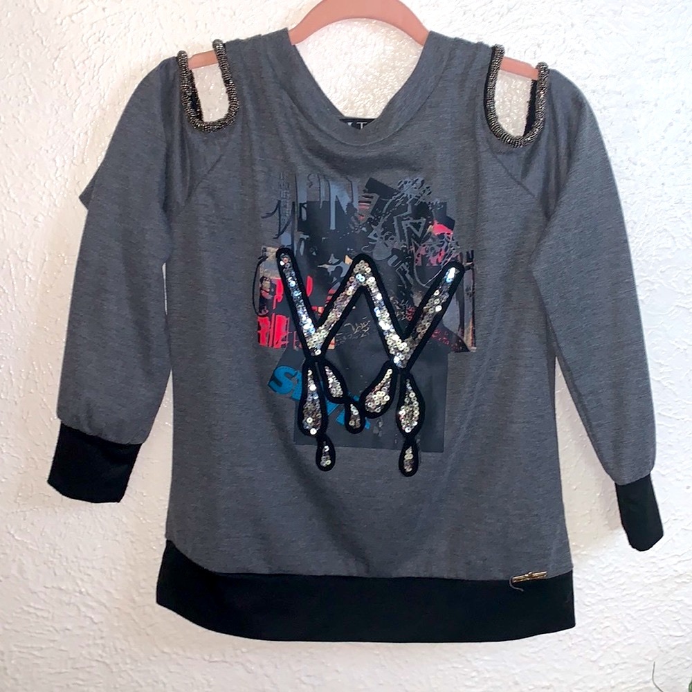 🔥3 for $25 NWT ITTO long sleeve with shoulder cut outs